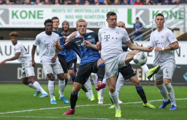 Siêu tân binh tiếp tục nổ súng, Bayern nghẹt thở đánh chiếm ngôi đầu - Bóng Đá