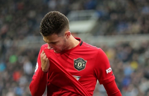 Man Utd keen to keep Barcelona, PSG target Dalot - sources - Bóng Đá