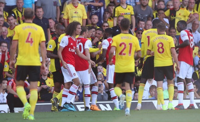 Điều gì đang xảy ra với Mesut Ozil? - Bóng Đá