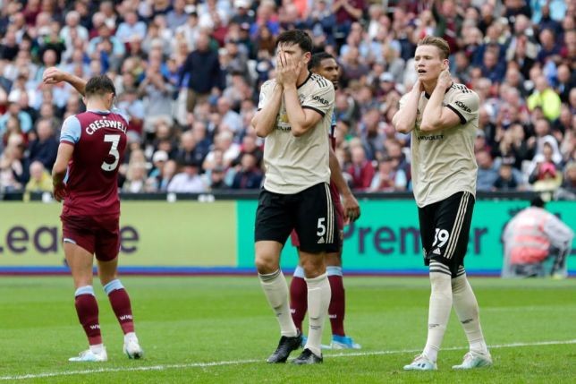Ed Woodward DID tell Phil Jones off at West Ham, barking 'We're on camera, stop' - Bóng Đá