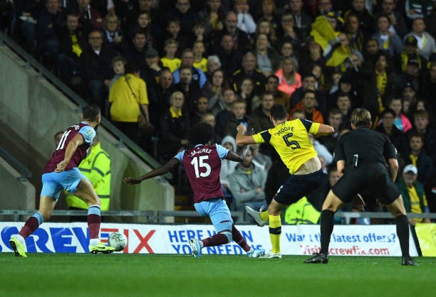 Vừa thắng Man United, West Ham đã thất bại kinh hoàng trước đội Hạng Ba - Bóng Đá