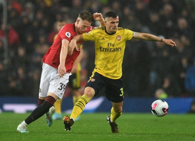 Man Ud & Arsenal diễn tấu hài tại 