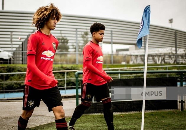 Hannibal Mejbri ‘taking the p***’ out of older Manchester United teammates in training - Bóng Đá