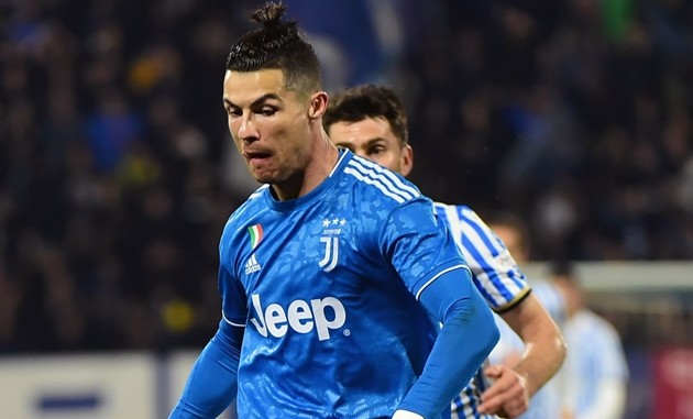 Ronaldo đi vào lịch sử nhưng vẫn không hài lòng vì sút phạt hỏng - Bóng Đá