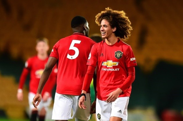 Hannibal Mejbri ‘taking the p***’ out of older Manchester United teammates in training - Bóng Đá