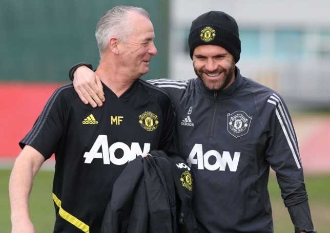 Juan Mata and Lee Grant explain how Manchester United’s squad have been training during coronavirus quarantine - Bóng Đá