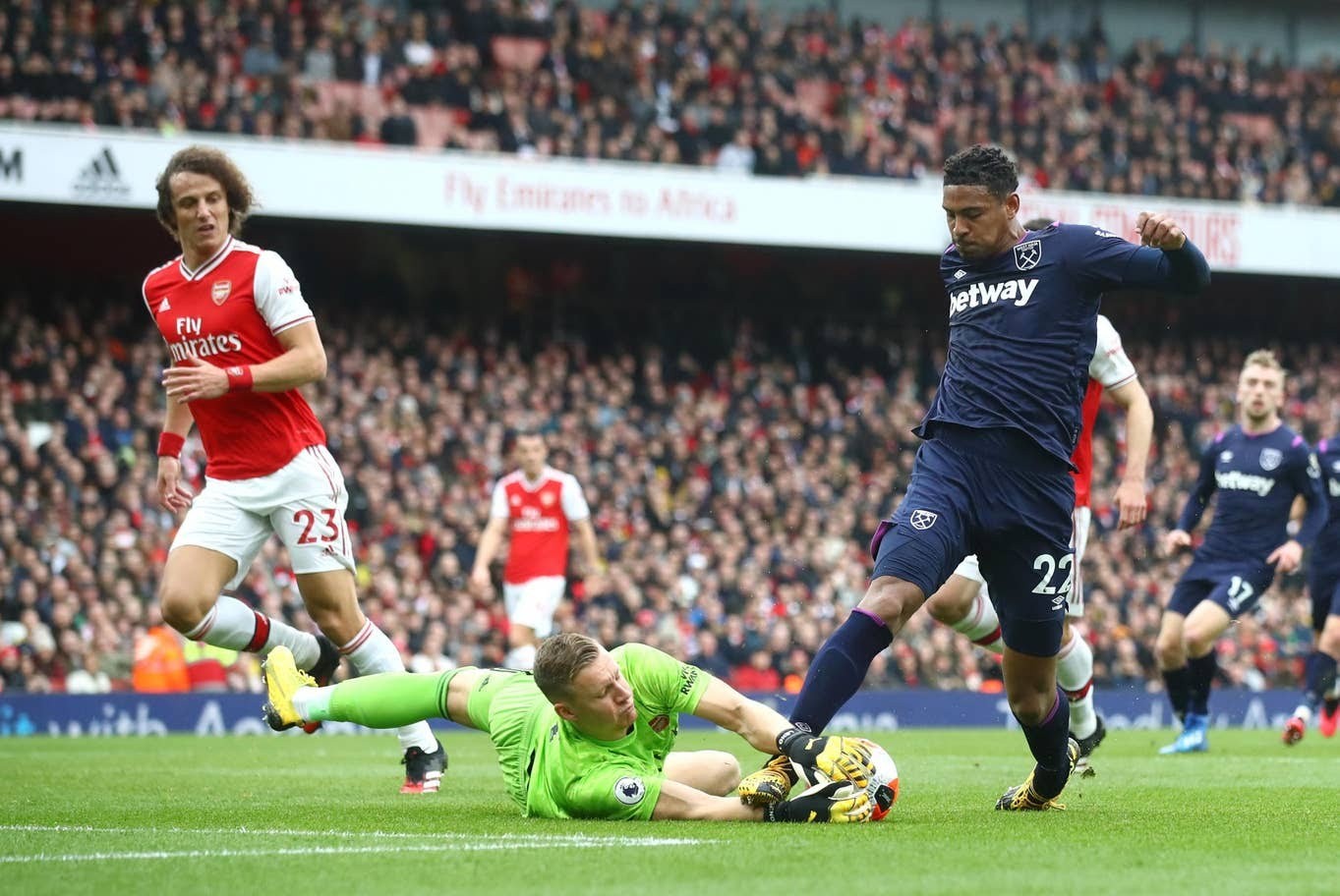 Arsenal fans react to ozil - Bóng Đá