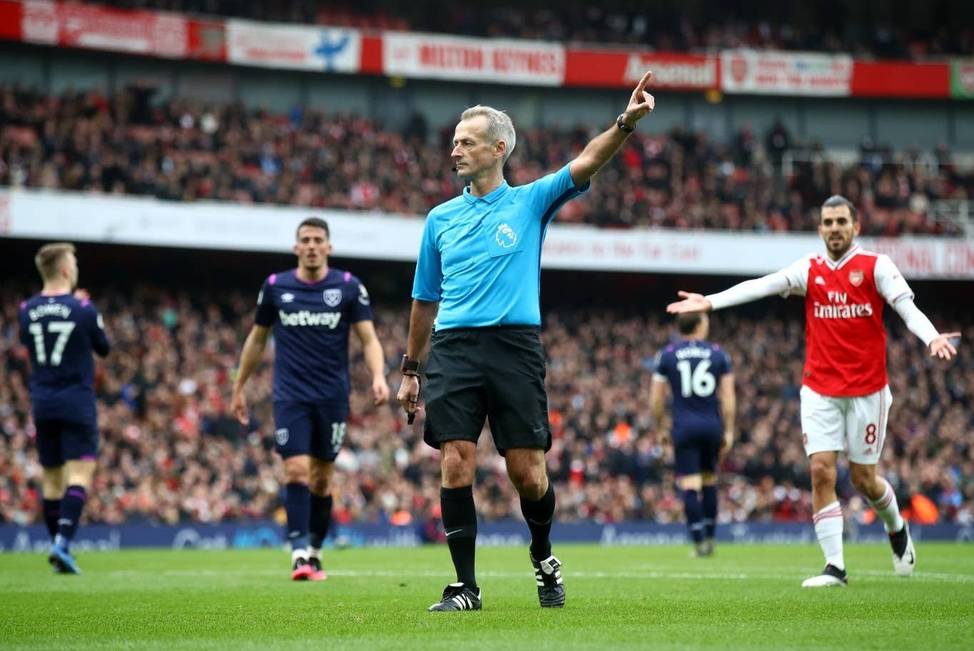 Arsenal fans react to ozil - Bóng Đá