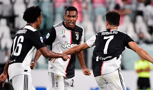 CHÍNH THỨC: Alex Sandro nhiễm COVID-19 - Bóng Đá