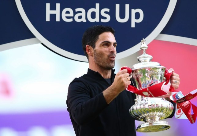 Arsenal legend Alan Smith urges Mikel Arteta to sign two more players after Willian transfer - Bóng Đá