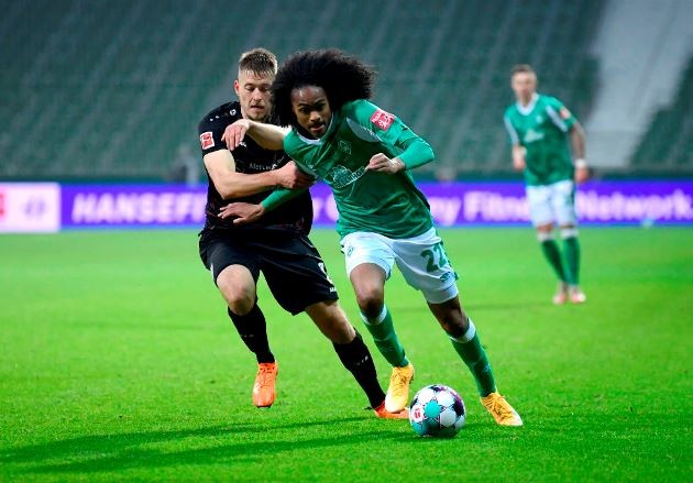 Bremen chief dismisses rumours United unhappy with Tahith Chong - Bóng Đá