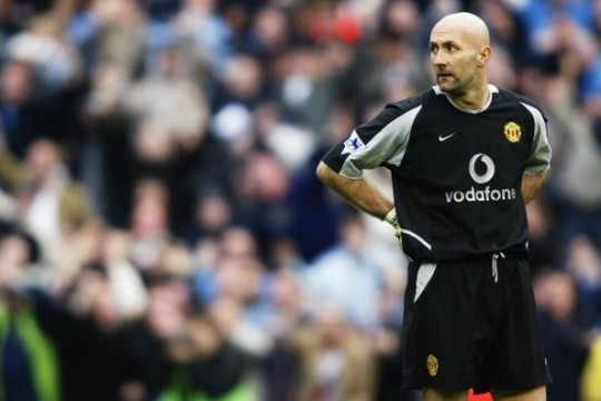 Phil Neville admits he was ‘never a fan’ of Manchester United team-mate Fabien Barthez    - Bóng Đá