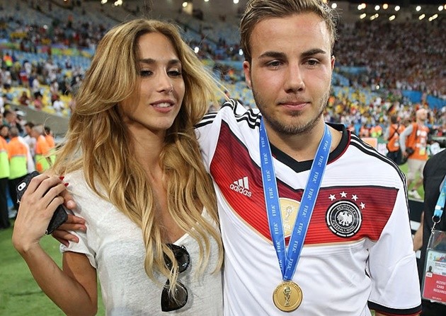 Gotze dancing in leopard-print dress with stunning wife Ann-Kathrin Brommel was final nail in coffin for Dortmund career - Bóng Đá