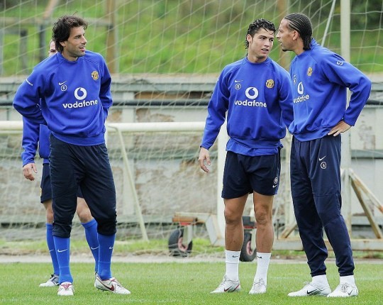 Sir Alex Ferguson forced to stop Manchester United training after a fight between Cristiano Ronaldo and Ruud van Nistelrooy   - Bóng Đá