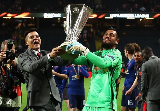 Đoạn kết buồn cho 2 người Argentina tại Man Utd - Bóng Đá