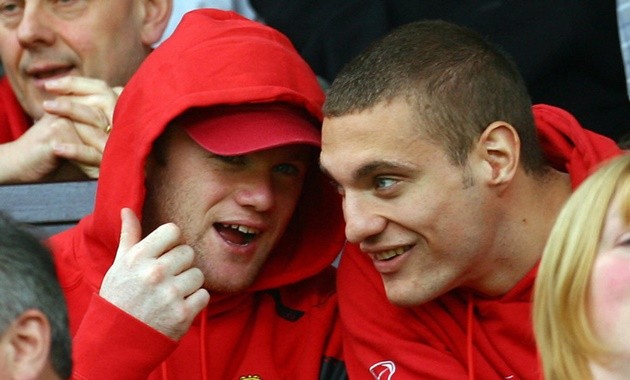  Vidic bắt đầu với Wayne Rooney. - Bóng Đá