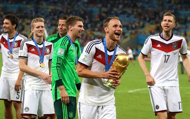 CHÍNH THỨC: Howedes tuyên bố giải nghệ - Bóng Đá