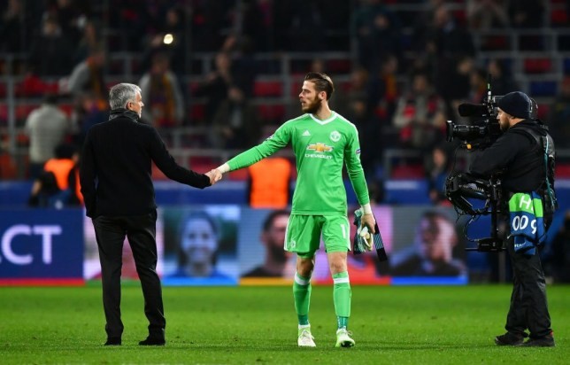 Jose Mourinho disagrees with Ole Gunnar Solskjaer’s backing of David De Gea as he feels Dean Henderson is better choice - Bóng Đá