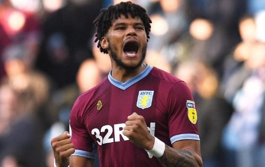 VILLA SIGN ENGELS - Bóng Đá