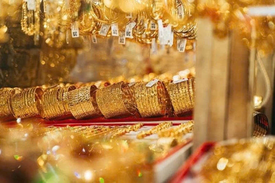 Tương tự, tại DOJI, giá vàng cũng được điều chỉnh về vùng 166 – 168,5 triệu đồng/lượng, giảm 300.000 đồng/lượng so với phiên trước.