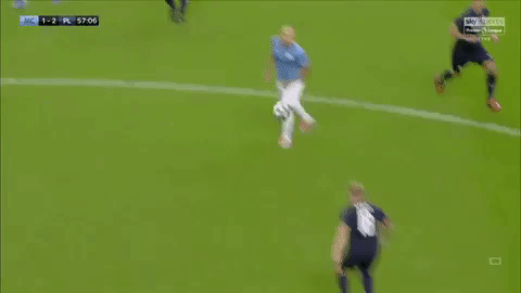 Manchester United fans beg Paul Scholes to return after outrageous pass in Vincent Kompany testimonial   - Bóng Đá
