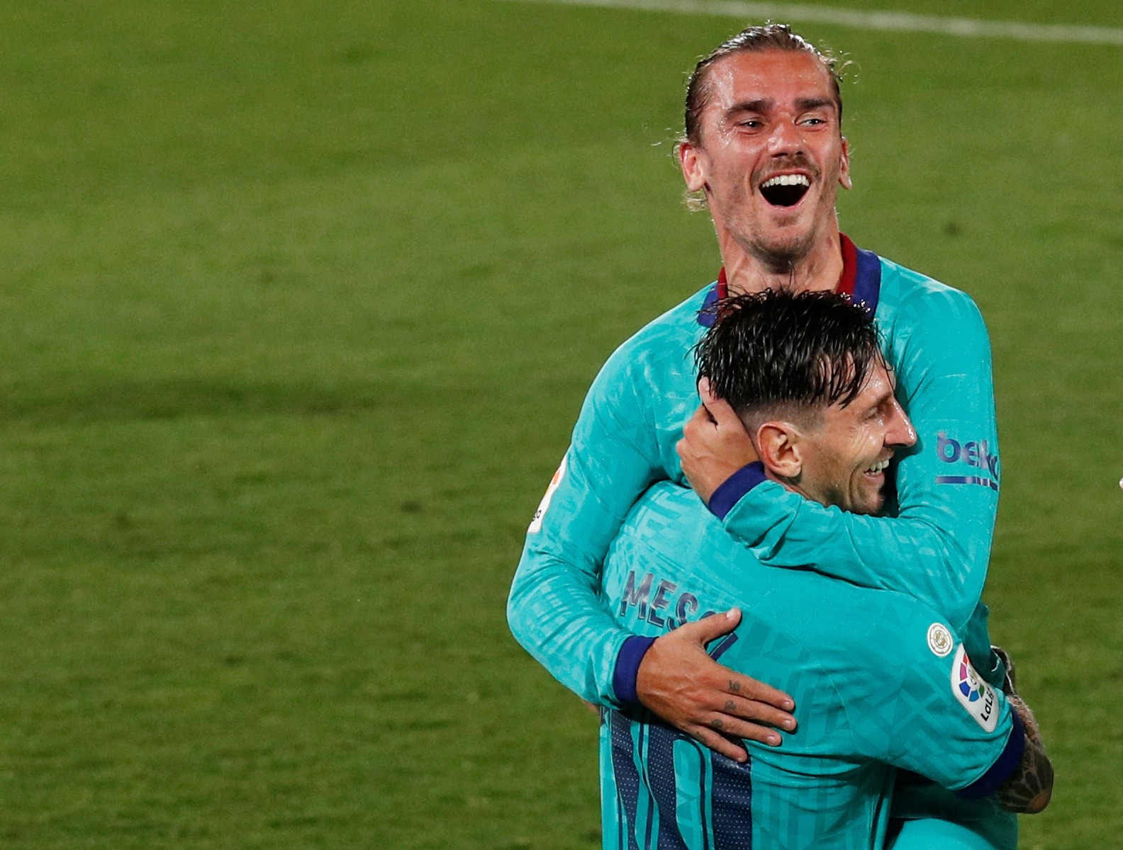 Griezmann và cú đánh gót thức tỉnh sự đáng sợ trong Barca - Bóng Đá