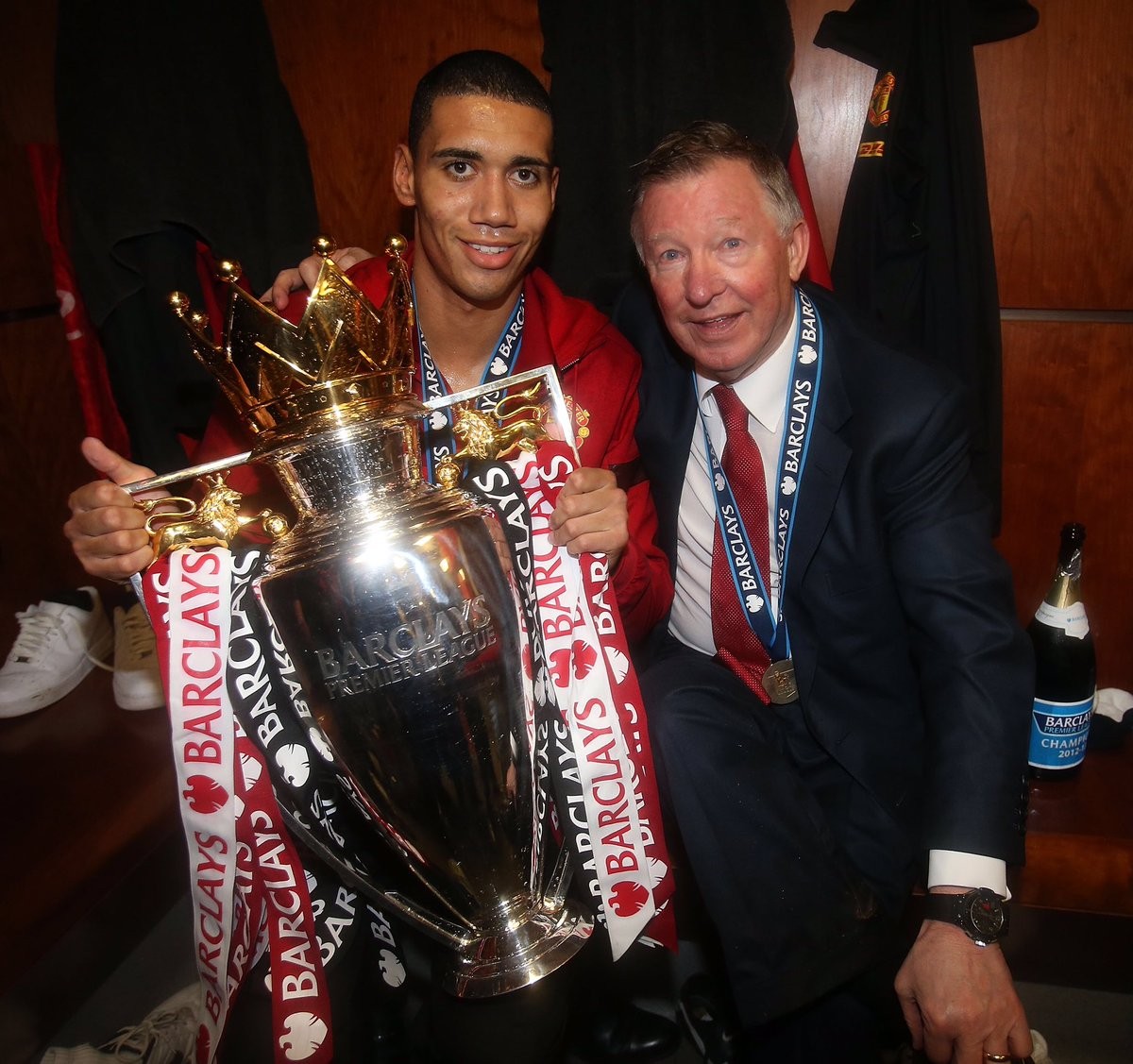 Ảnh: Smalling post 4 hình kỷ niệm với M.U lên Twitter, dấu hiệu không trở lại - Bóng Đá