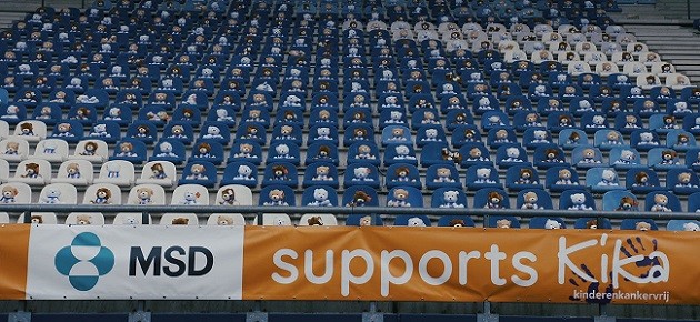 AC Milan filled the San Siro with Fortnite cutouts  - Bóng Đá