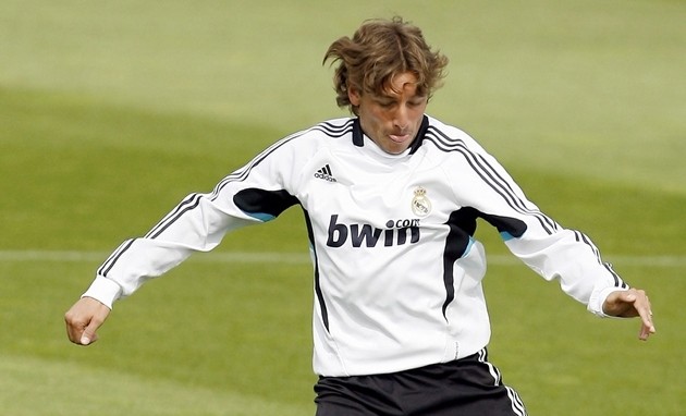 8 ngôi sao từng khoác áo Manchester United và Real Madrid - Bóng Đá