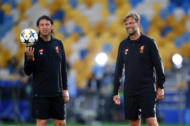 LFC assistant coach: 'There will always be people who think manager is stupid. If that’s how you feel, no problem' - Bóng Đá
