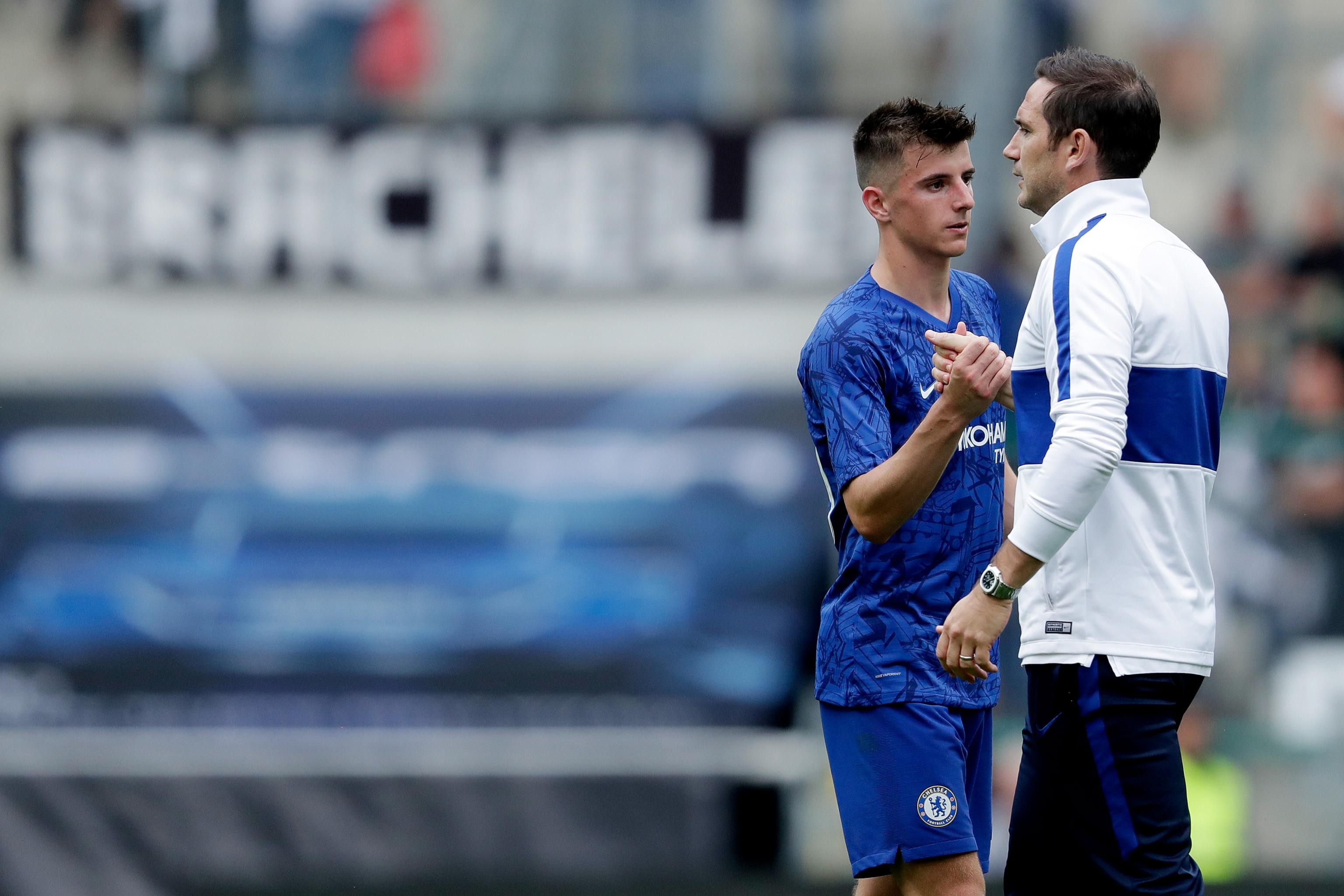 Frank Lampard refuses to rule out Mason Mount playing against Liverpool despite limping off midweek - Bóng Đá