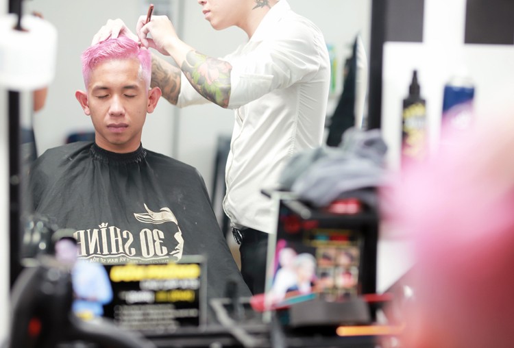 Hồng Duy - Văn Thanh đổi kiểu tóc trước đại chiến Thái Lan - Bóng Đá