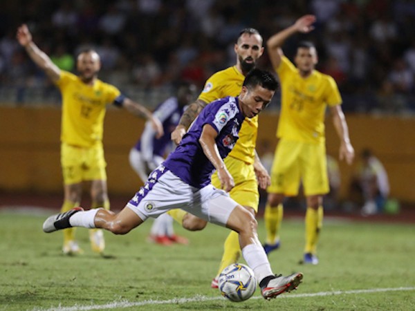 Nguyễn Văn Quyết: Người chiến binh tận hiến cho màu cờ sắc áo  - Bóng Đá