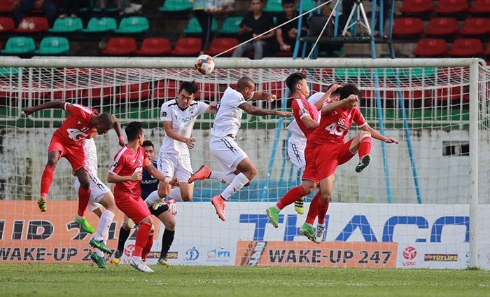 HAGL lâm nguy: Đá cho 