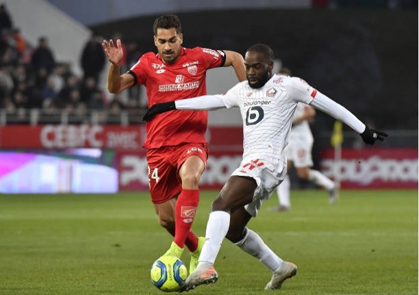 Top 10 cầu thủ qua người nhiều nhất - Bóng Đá