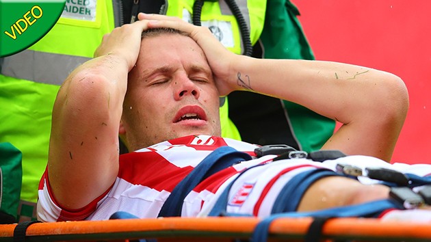 KINH HOÀNG! 'Máy chém' Shawcross chấn thương y như cách Ramsey từng bị - Bóng Đá