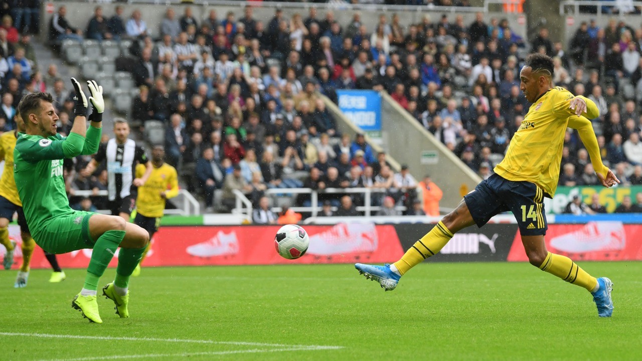 Điều gì đang xảy ra với Mesut Ozil? - Bóng Đá