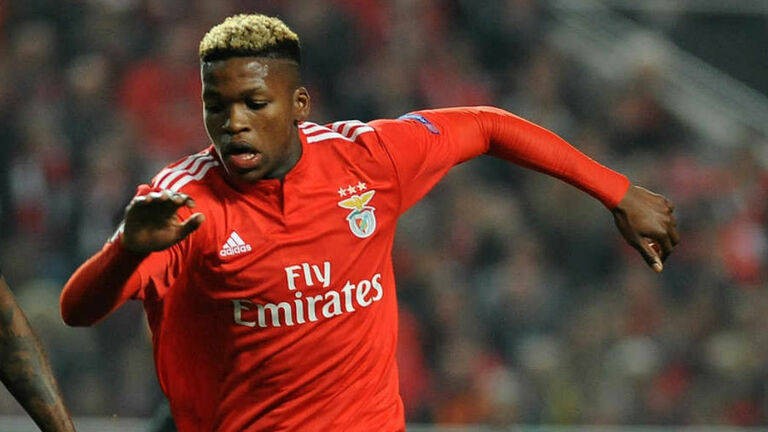 mu mc chasing Florentino Luis - Bóng Đá