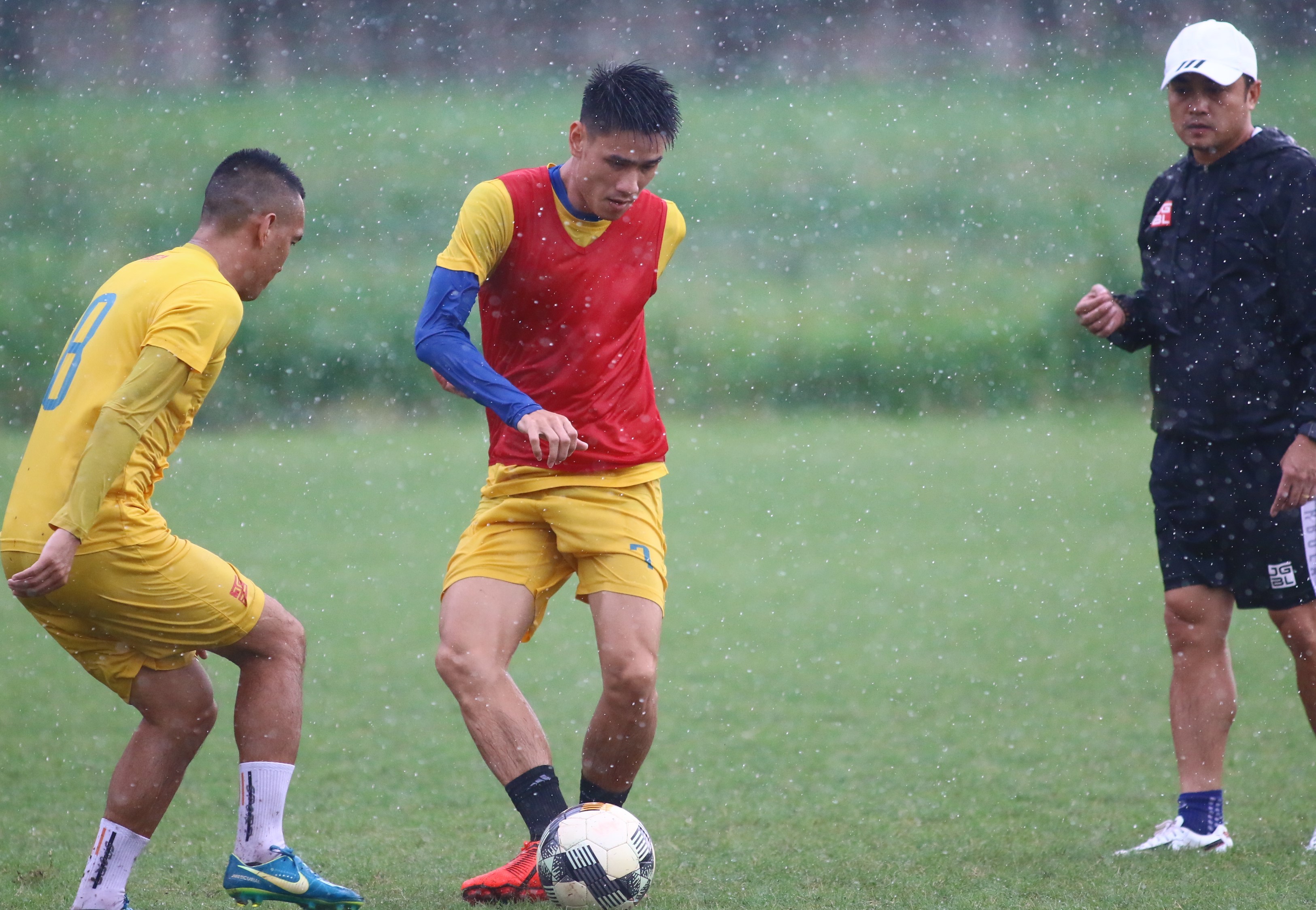  CLB Thanh Hóa bất ngờ chia tay trung vệ Đinh Tiến Thành - Bóng Đá