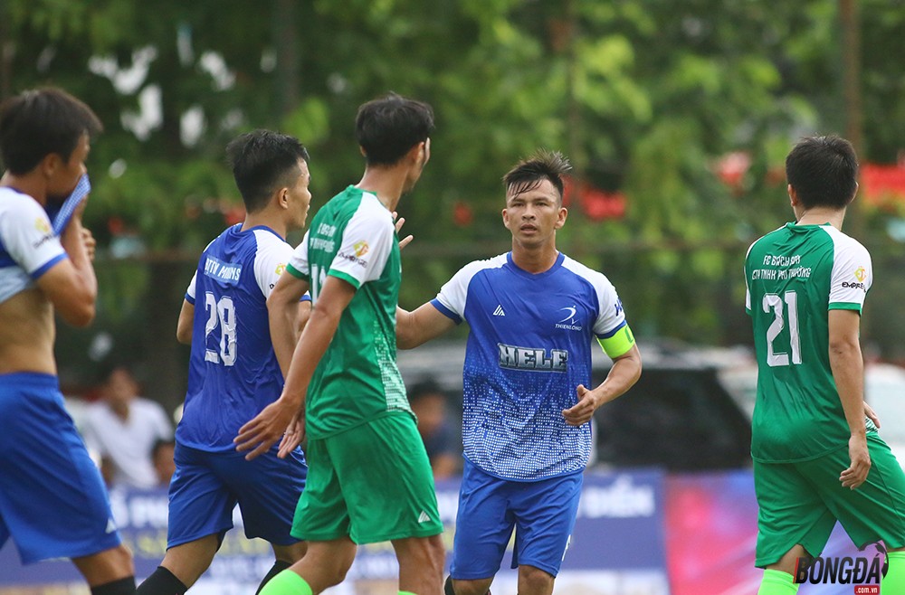 “Nhạc trưởng” Tuấn Vinh xứng danh “siêu phủi” Sài thành - Bóng Đá