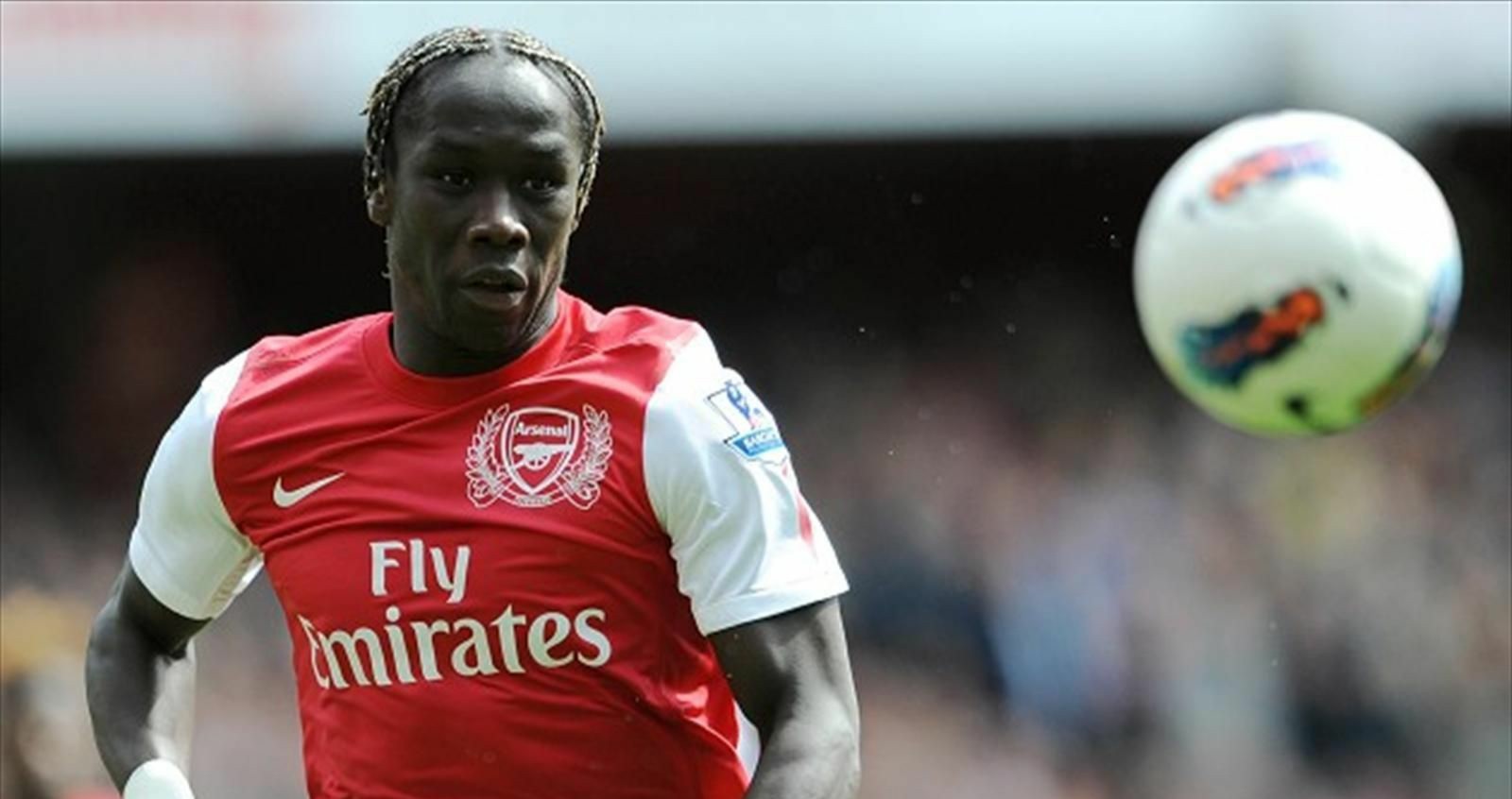sagna got upset when rvp left - Bóng Đá