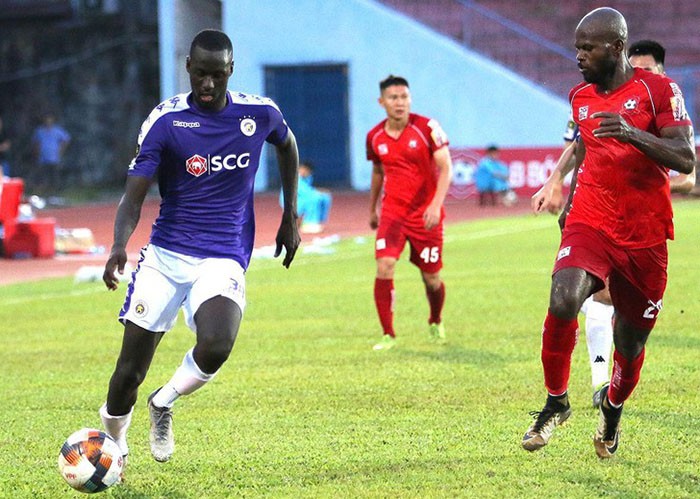 CLB Hà Nội giữa tâm bão và tia hy vọng mang tên Pape Omar - Bóng Đá