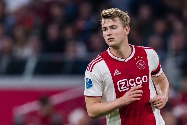 De Ligt - Bóng Đá