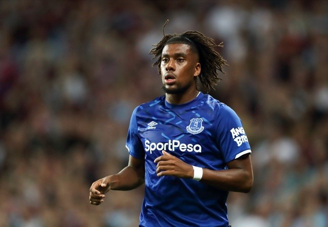Ảnh: Iwobi ghi bàn cho Everton và chỉ lên Logo. Fan phản ứng - Bóng Đá