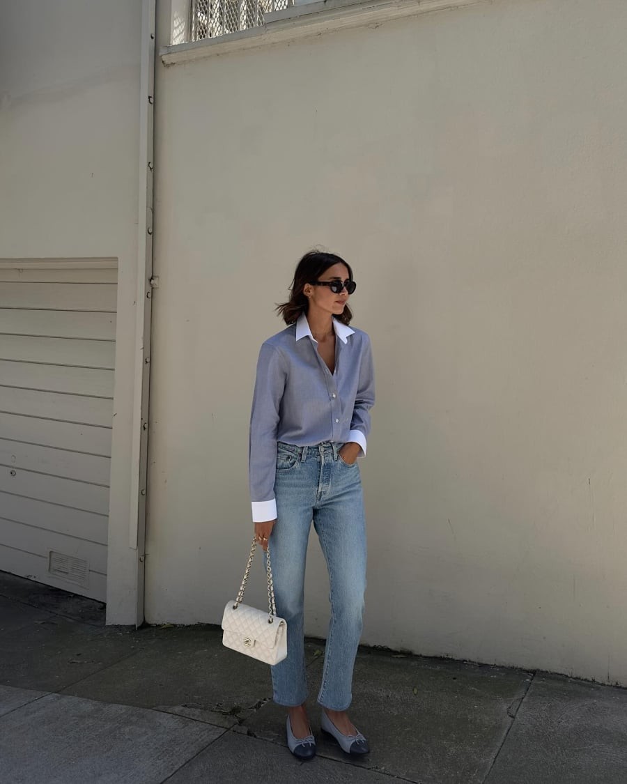 Quần jeans ống đứng là đại diện tiêu biểu cho phong cách thời trang không bị chi phối bởi xu hướng nhất thời. 