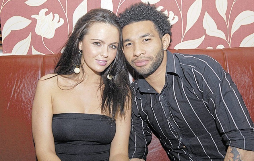 Cầu hôn bạn gái ở nghĩa trang, cựu sao Liverpool chia tay sau 3 tháng - Bóng Đá