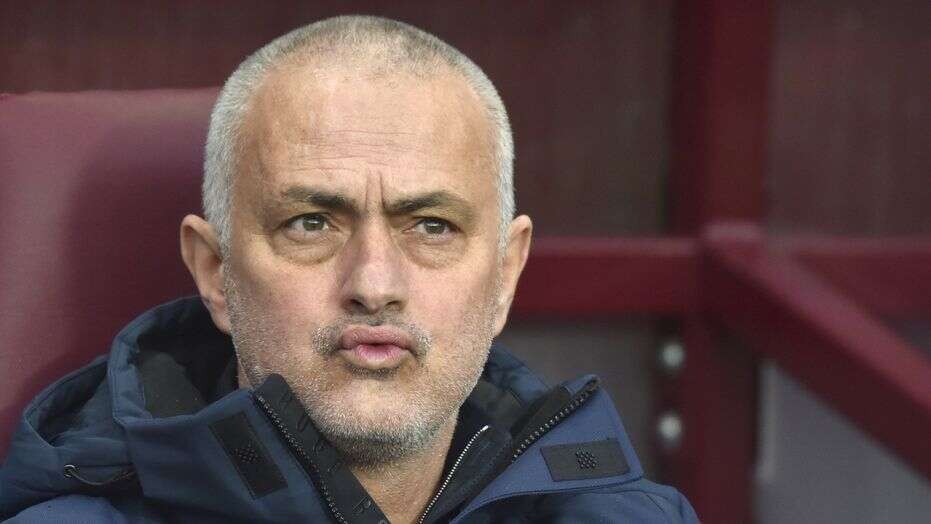 Mourinho walks out of press conference after refusing to answer journalist's question  - Bóng Đá