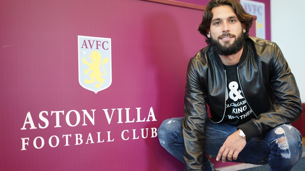 VILLA SIGN ENGELS - Bóng Đá