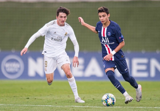 Chelsea are 'eyeing summer move for Paris Saint-Germain starlet Kays Ruiz-Atil' as the midfielder enters final year of his deal - Bóng Đá