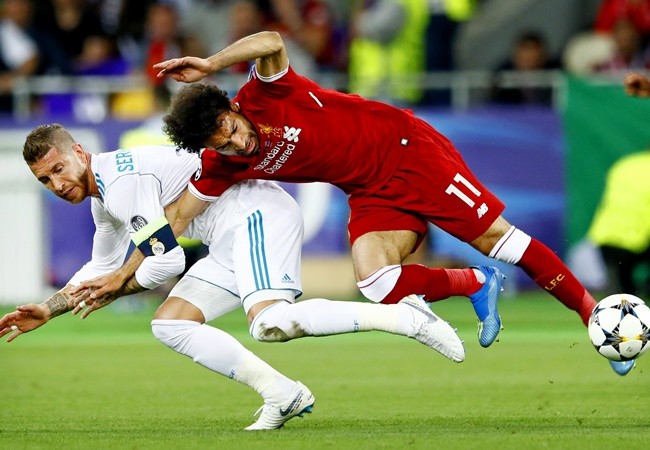 Từ Ballack đến Messi: 8 khoảnh khắc 'đau lòng' của những kẻ bại trận - Bóng Đá